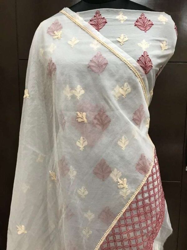 CHIKANKARI KURTA SET SAANVI 2