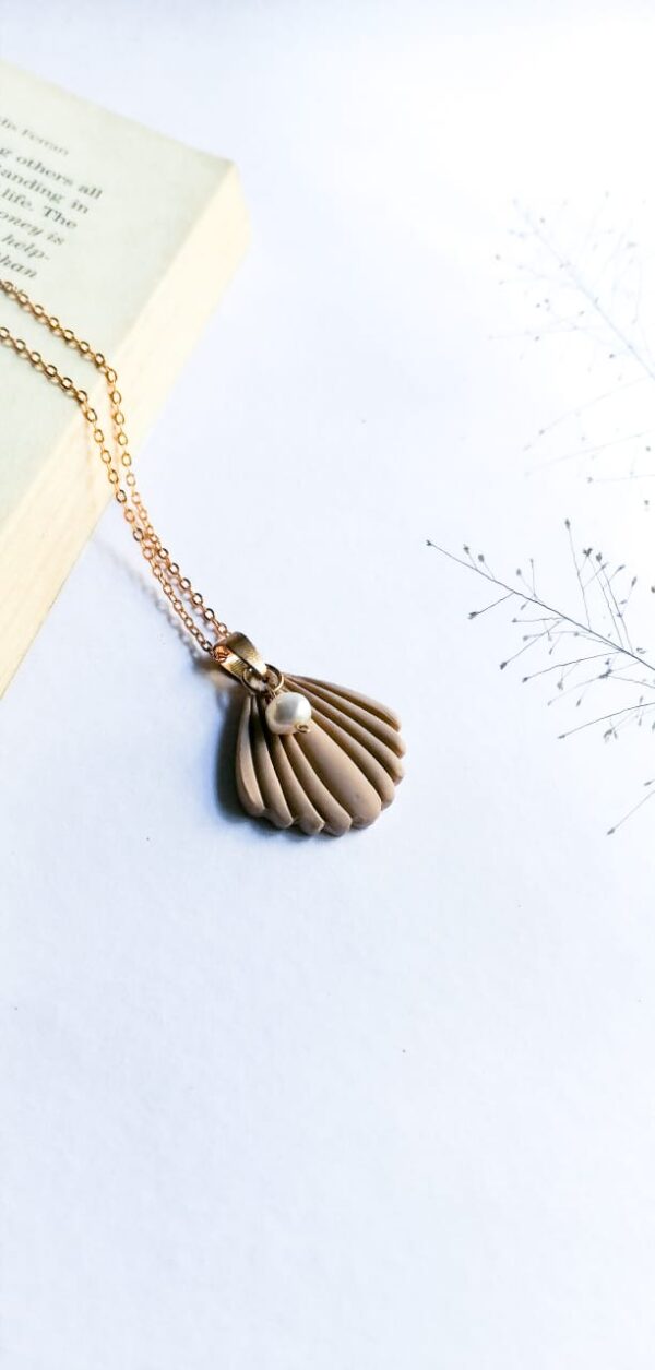 SEA SHELL PENDENT