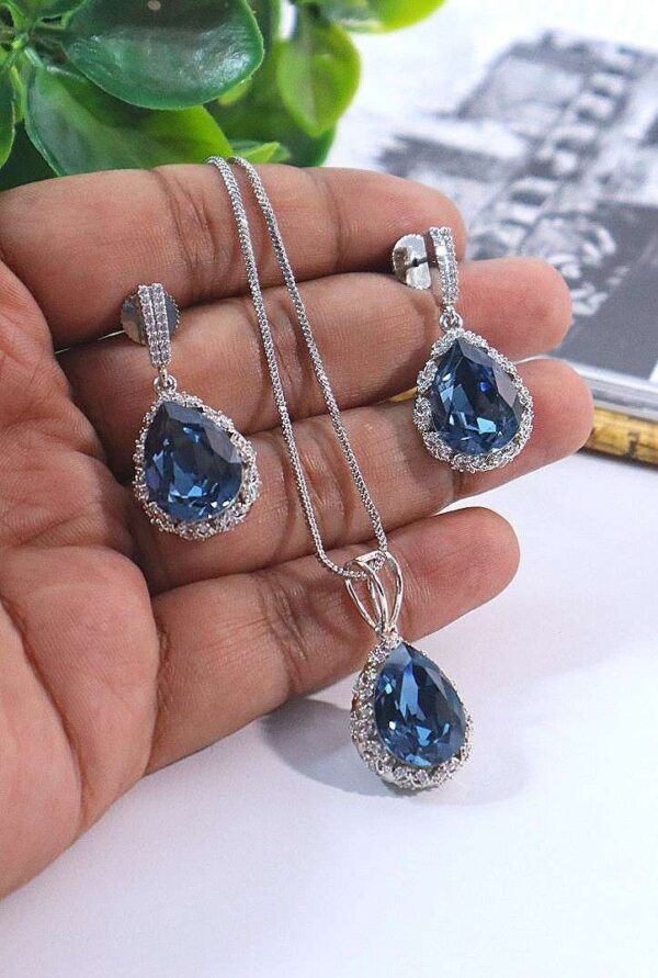 Pendant chain and earring set