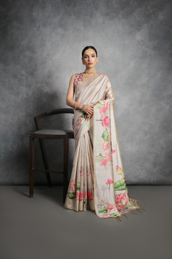 YOGITA_LOTUS_CREAM saree