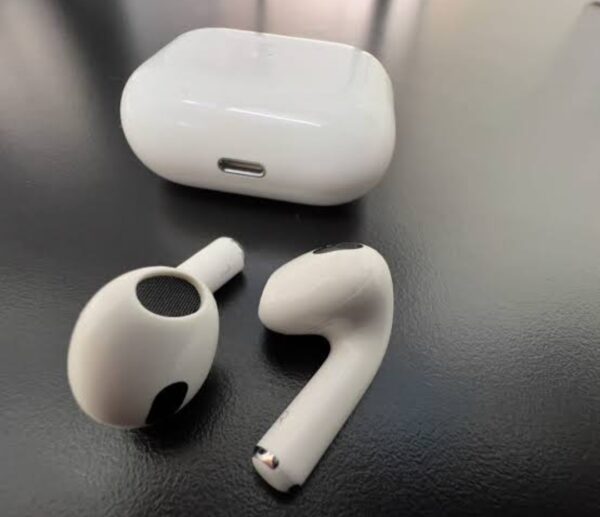 AirPods (3rd generation) Bluetooth Headset (White, True Wireless)