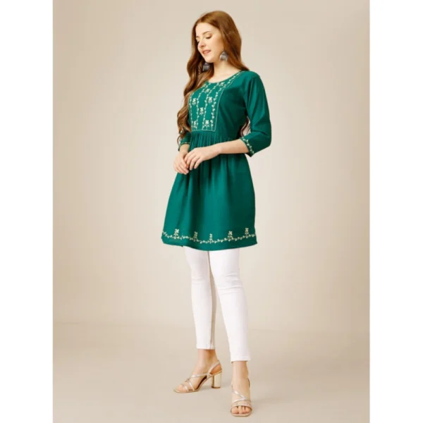 Women's Casual 3-4 th Sleeve Embroidered Rayon Tunic Top (Light Green)